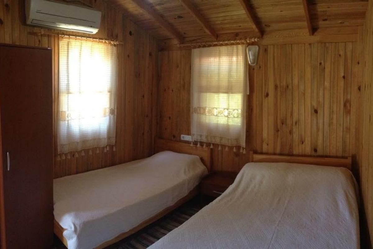 13 Tatil evinin ahşap iç mekânı